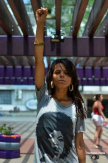 Rapper trans e ativista LGBT é discriminada e ameaçada em Centro de Assistência Integrada do Guarujá