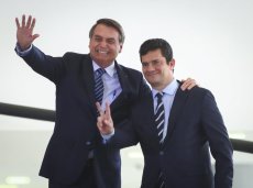 Bolsonaro fala contra condenação de policiais assassinos em lançamento do pacote de Moro