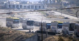 Recomeça a evacuação de civis em Aleppo após a suspensão da semana passada