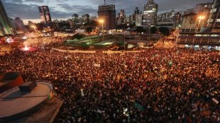 Por que as massas não saíram às ruas contra a prisão de Lula?