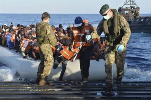 UE aprova militarizar o Mediterrâneo diante da enorme crise migratória