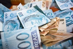 Políticos defendem pagamento de multa por uso indevido do dinheiro público com dinheiro público