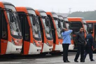 Saída com atrasos prepara paralisação dos ônibus amanhã em São Paulo