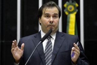 Rodrigo Maia defende sistema político com mais poder ao Parlamento