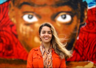 "Podemos ser uma ferramenta para sintetizar o espírito da sociedade": entrevista com Ananda Nahú, grafiteira