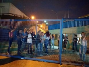 Teleoperadores da Almaviva Guarulhos protestam: "Não querem saber de nossas vidas, somos apenas números"