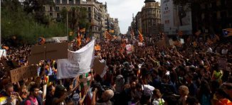 Massiva manifestação estudantil em Barcelona pela autonomia catalã
