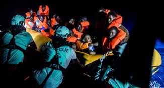 Itália abandona no mar outro barco com 224 imigrantes
