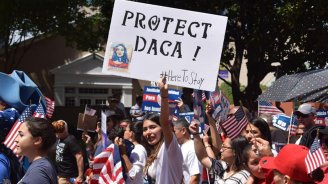 Milhares de mobilizam contra anúncio de Trump de por fim à proteção aos imigrantes