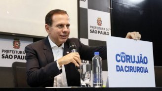 Dória viaja para vender Corujão da Saúde, ou seja, mais privatização no SUS