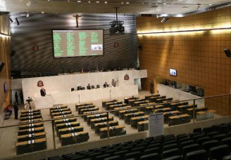 Deputados de SP querem votar projeto para aumentar teto salarial de R$ 21 mil para R$ 30 mil
