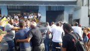 Em Guaianases servidores em greve encurralam Covas que responde com repressão