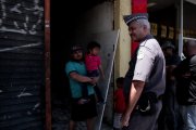 PM expulsa 40 famílias de cortiço em SP em ação de reintegração de posse