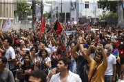 Estudantes da UFBA realizam grande manifestação contra confisco de verba de Bolsonaro