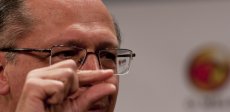 Alckmin e Folha, um rouba a merenda e outro esconde a notícia	