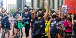 Legalização da maconha marca bicicletada na Av. Paulista convocada pela Bancada Revolucionária
