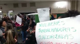 “Sequência de absurdos”: terceirizadas protestam contra falta de pagamento na Seduc no RS