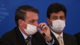 Heroísmo fajuto de Bolsonaro só prova seu descaso e ignorância frente ao coronavírus