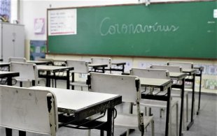 Professora estadual contratada em Canoas RS, com sequelas da covid, está sem salário