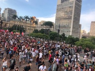 Milhares vão as ruas contra aumento da passagem, desafiando tentativa de repressão por Doria