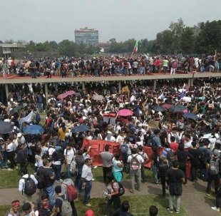 200 mil estudantes se manifestam no México 